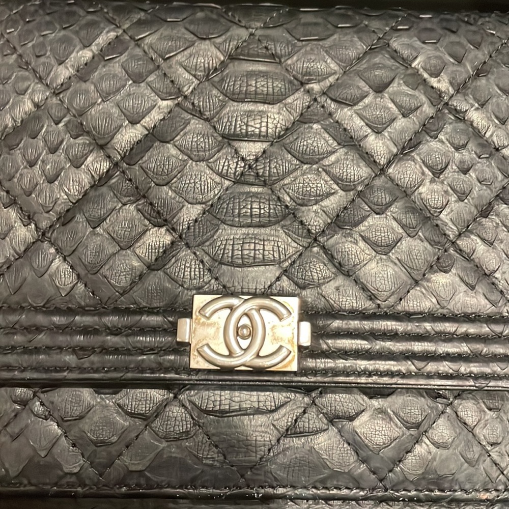 GUARANTEED AUTHENTIC Rare python matte black chanel boy wallet on a chain woc - Picture 4 of 12